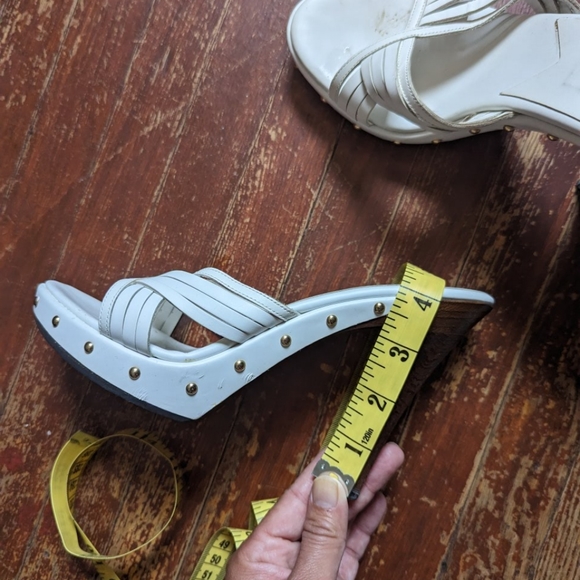 Michael Kors white leather platform sandals - Picture 4 of 5